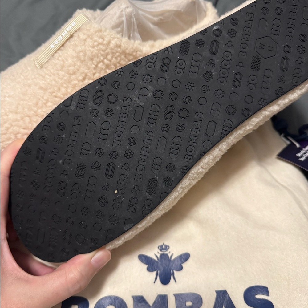 Bombas Cream Fleece Slippers - Picture 2 of 2